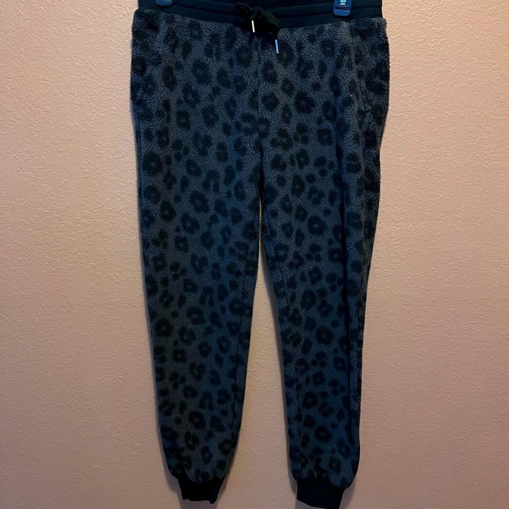 Old Navy black and grey tiger print pants
